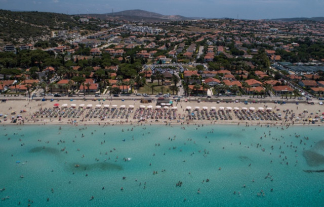 Sahiller Yabancı Turistlere Kaldı