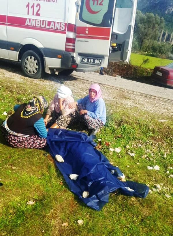 Otomobilin Çarptığı Traktörüyle Arkadaşını Ezdi