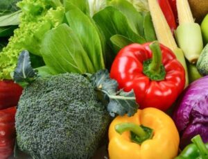 Sağlıklı sanıyorduk. Yanılgı yapmışız! Zerzevatları bu türlü temizlemekten vazgeçin!