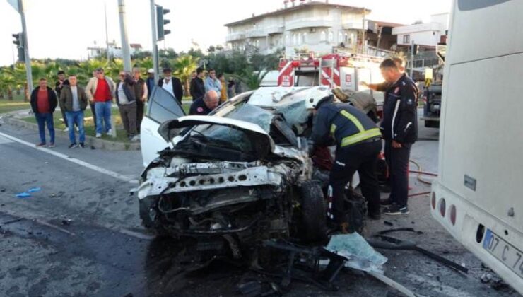 Antalya’da otel servisi ile araba çarpıştı: 2 meyyit, 14 yaralı