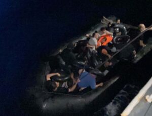 25 kaçak göçmen kurtarıldı, 22 kaçak göçmen yakalandı