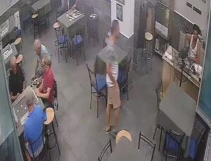 Kahvehanede dehşet anları: Rahat hallerle geldi, işletmeciyi bu türlü bıçakladı!