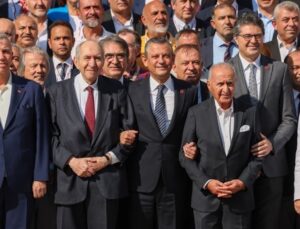 ‘Aile fotoğrafı’ geldi… CHP’nin Tüzük Kurultayı sona erdi