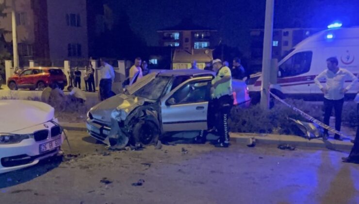 Aksi tarafa giren araba karşı taraftan gelenle baş başa çarpıştı: 1 meyyit, 5 yaralı