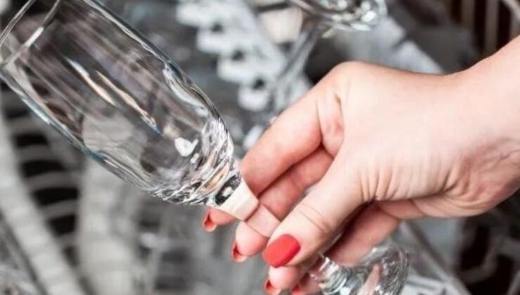 Bu sistemler ile kireç lekelerine veda edin: Işıl ışıl bardakları için 8 tesirli tahlil