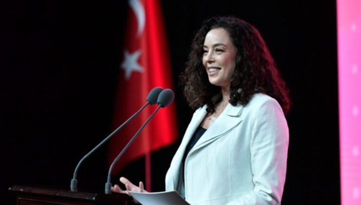 ‘Normal Doğum Aksiyon Planı Tanıtım Toplantısı’na katıldığı için eleştirilmişti: Azra Akın’dan açıklama geldi