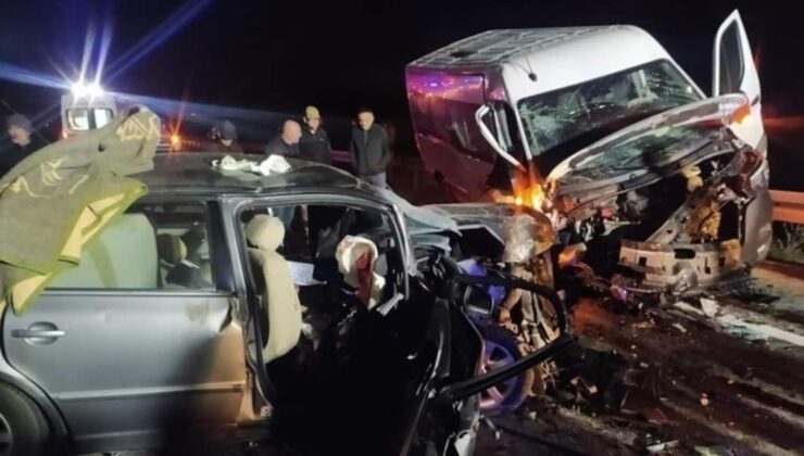 Yozgat’ta feci kaza… Minibüs arabayla çarpıştı: 3 meyyit, 5 yaralı