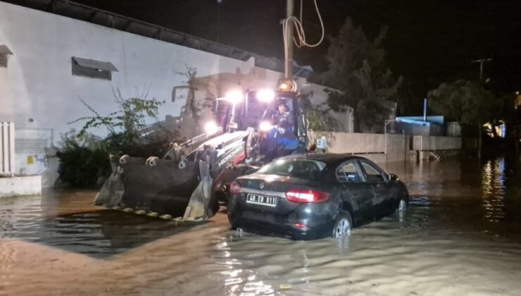 Bodrum’u sel vurdu: Meskenler sular altında, işçi mahsur kaldı!