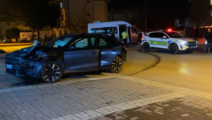 Bursa’da araba ile özel eğitim ve rehabilitasyon servisi çarpıştı: 9 kişi yaralandı!