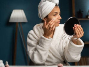 Geceleri cildinizi onarma moduna almanın yolları: Uyku öncesi adım adım cilt bakım rutini