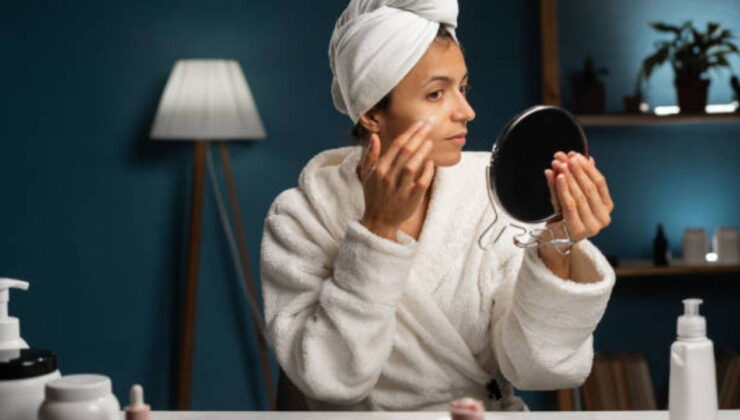Geceleri cildinizi onarma moduna almanın yolları: Uyku öncesi adım adım cilt bakım rutini