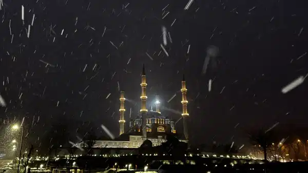 Hava sıcaklığı sıfırın altına düştü… Edirne’de kar yağışı başladı