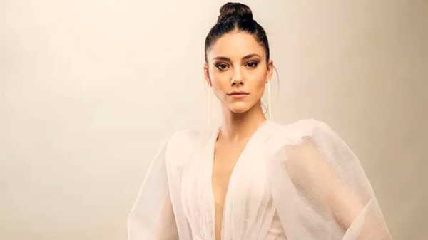 Lisanın Döğer kimdir? Uzak Kent dizisinin Zerrin’i Lisanın Döğer hangi dizi ve sinemalarda oynadı?