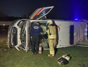 Manisa’da araba ile ambulans çarpıştı: Yaralılar var!