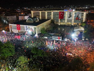 Muhabirimiz Engin Deniz İpek de aralarında… Saraçhane davasında üçüncü duruşma: Uzman raporu reaksiyon çekti, savcı ceza istedi!
