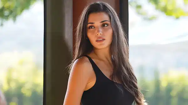 Hakkında yakalama kararı verilmişti: Oyuncu Hande Erçel’den birinci açıklama!
