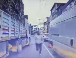 Trafikte bıçakla dehşeti yaşattılar: Baba-oğula 363 bin TL ceza
