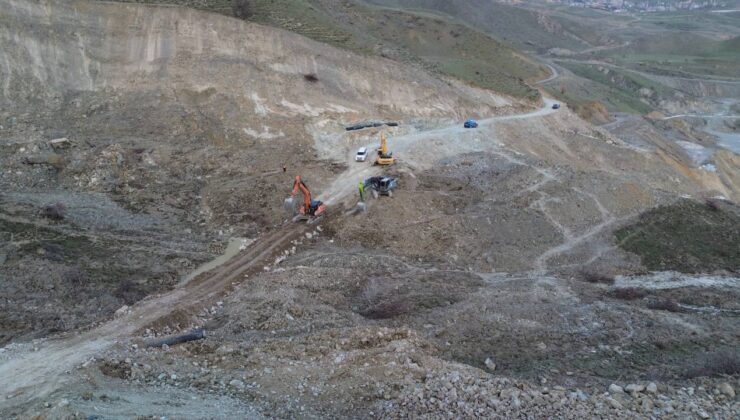 Heyelan nedeniyle 6 gündür kapalıydı: Hakkari-Van karayolu ulaşıma açıldı