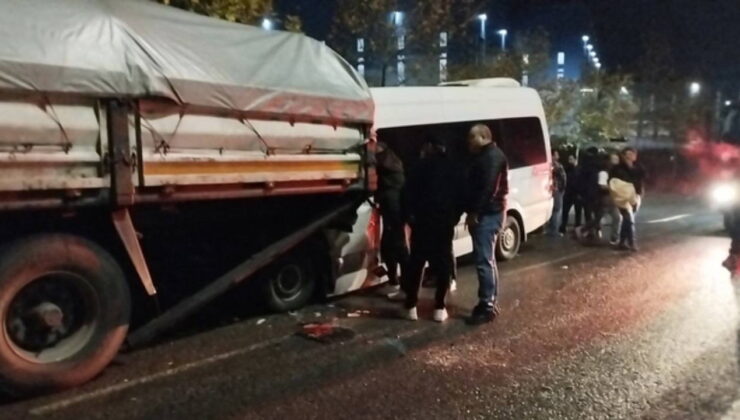 Kocaeli’de emekçi servisi ile tır çarpıştı! Çok sayıda yaralı var…