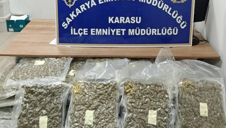 Sakarya’da uyuşturucu dolu çanta kıyıya vurdu!