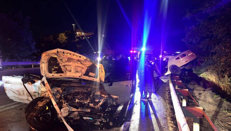Burdur’da 4 aracın karıştığı zincirleme kaza: 4 meyyit, çok sayıda yaralı