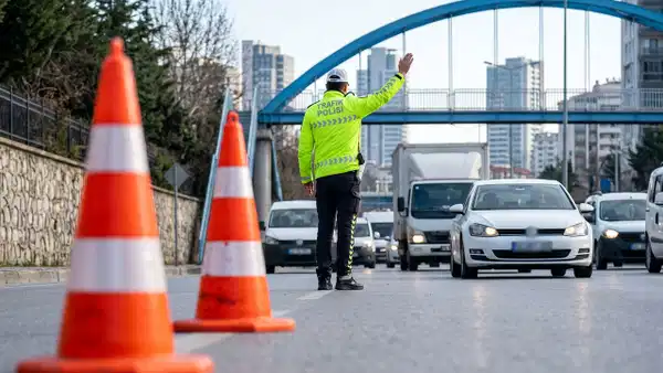 İstanbullular dikkat: Küçükçekmece’de yarın bu yollar trafiğe kapatılacak