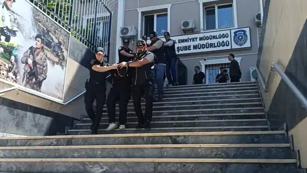 ’Şapkalılar’ hata örgütüne operasyon: Aralarında avukatların da olduğu 24 kuşkulu adliyede