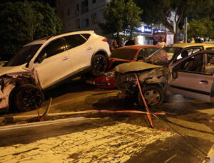 Seyir halindeyken kalp krizi geçirdi: Araçlara çarpan şoför hayatını kaybetti