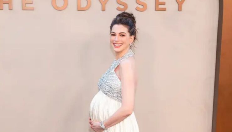 Anne Hathaway’den 43 yaşında sürpriz hamilelik itirafı: ‘Hamile kız kardeşlerim her an güçlü ve şık gözükmek zorunda değilsiniz’