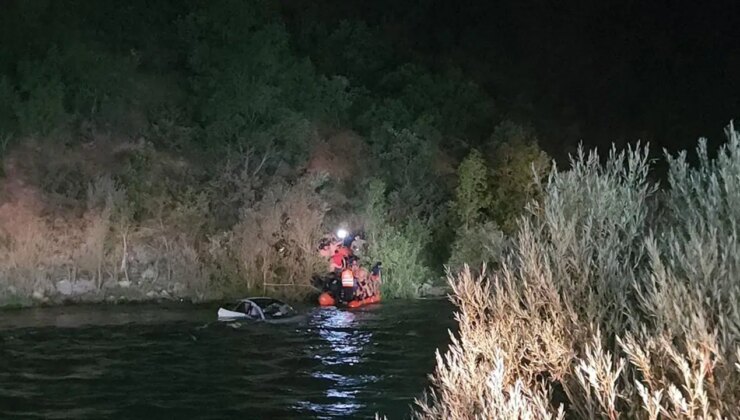 Araç uçurumdan Munzur Nehri’ne yuvarlandı: 2 yaralı
