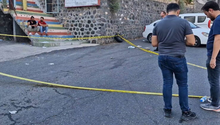 Aracının önünü kesen husumetlisi tarafından öldürüldü