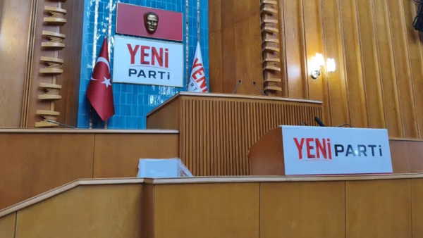 CHP’de peş peşe istifalar: Belediye liderleri YENİ Parti’ye geçiyor