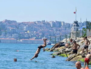 İstanbul Valiliği ‘en sıcak gün’ diyerek uyardı: Bu saatlerde dışarı çıkmayın!