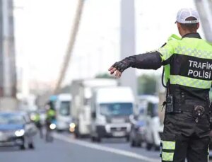 İstanbul’da birtakım yollar trafiğe kapatıldı: 6 metrobüs istasyonu hizmet dışı