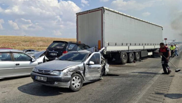 Anız yangını faciaya yol açtı: 13 araç birbirine girdi
