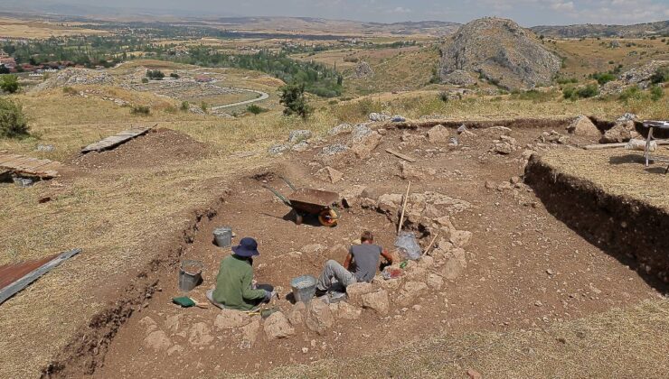 Çorum’da 2 bin 300 yıllık mezarlar bulundu: ‘Şimdiye dek en güzelini bulduk’