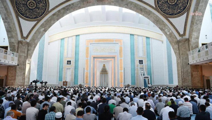 Diyanet’in cuma hutbesinde gündem: ‘Her Müslüman, namusunu muhafazalı, giysi kuşamına dikkat etmeli’